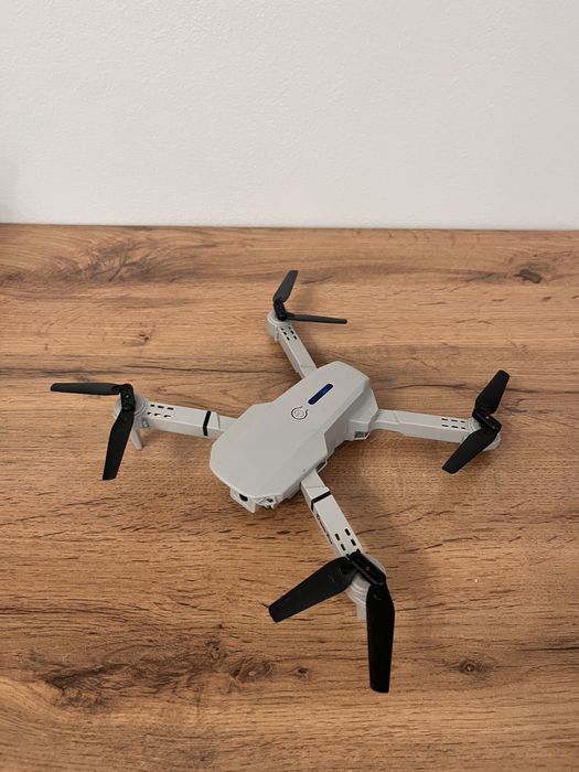 Дрон E 88 pro с камерой