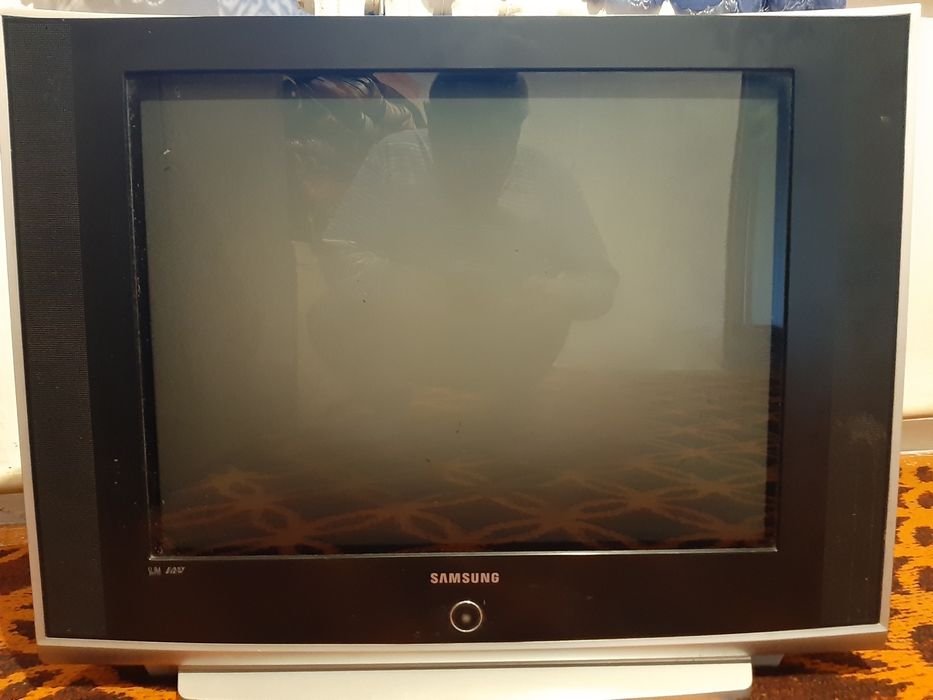 Продам телевизор б/у в нерабочем состоянии.