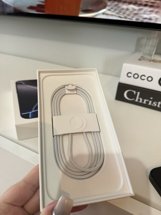 Iphone 16 pro max 256GB USA (eSIM)