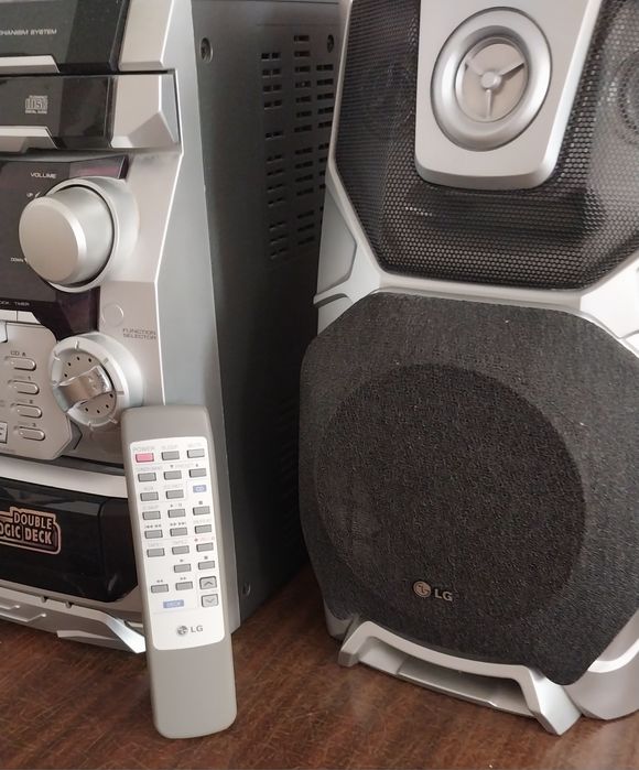 Продам музыкальный центр LG