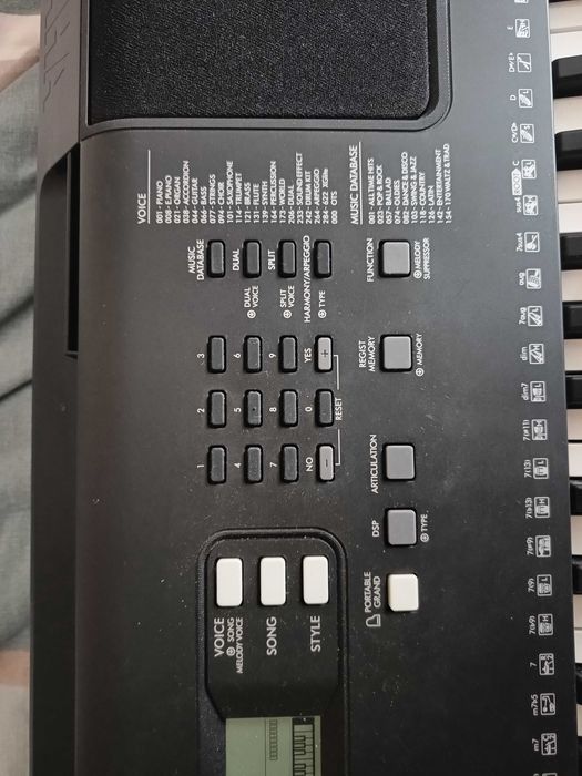 Електронен синтезатор - YAMAHA MUSIC PSR-E373 -