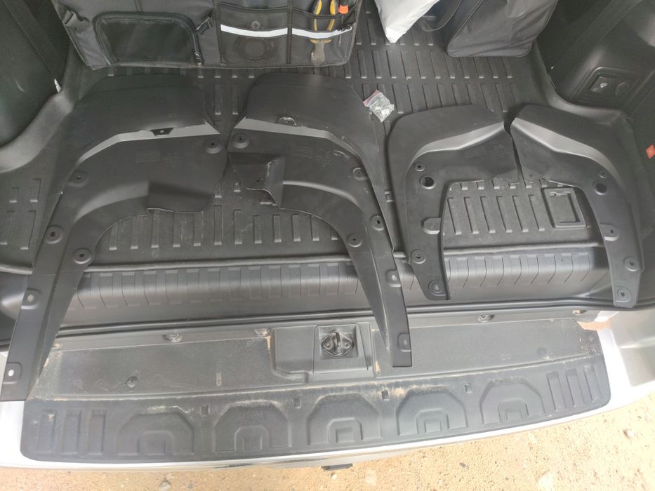 Toyota Hilux / 4 Runner Брызговики SR5/TRD