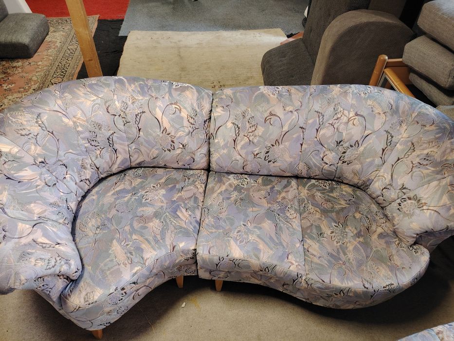 Set canapea cu două fotolii.