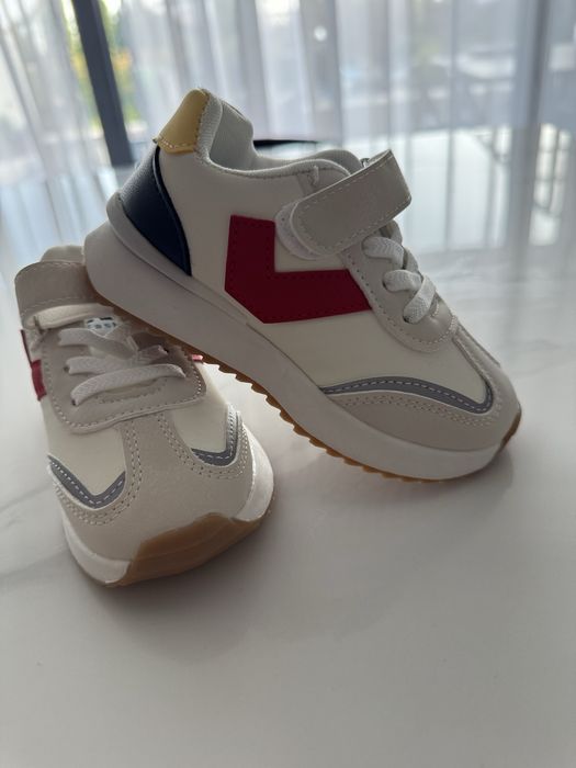 Adidasi cu talpla din spuma