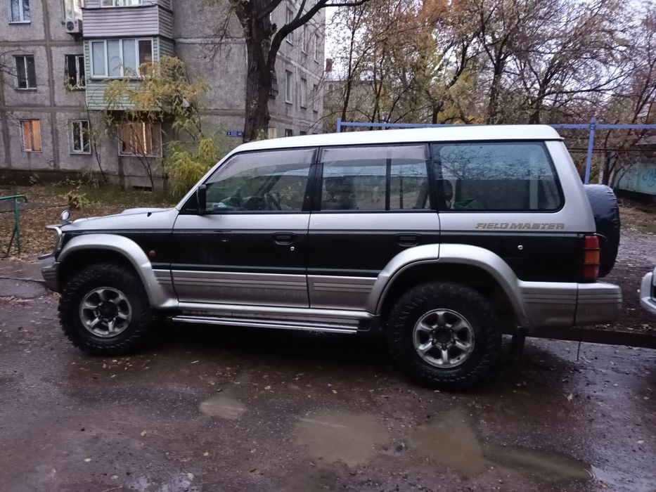 Автомобиль Мицубиси Паджеро -2
