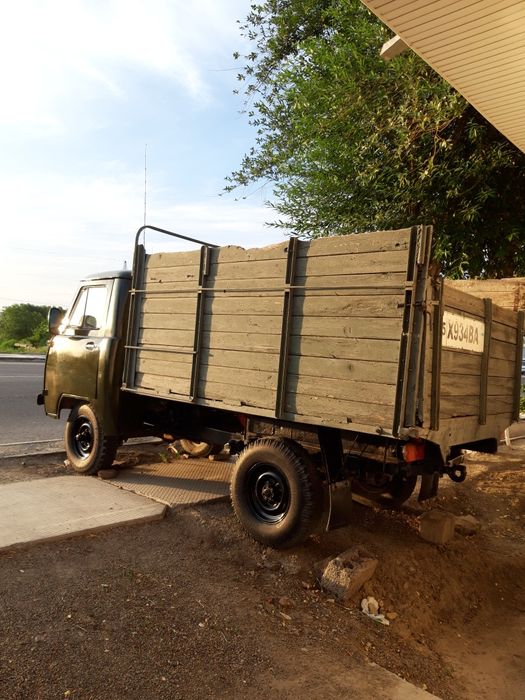 Uaz moshina sotiladi