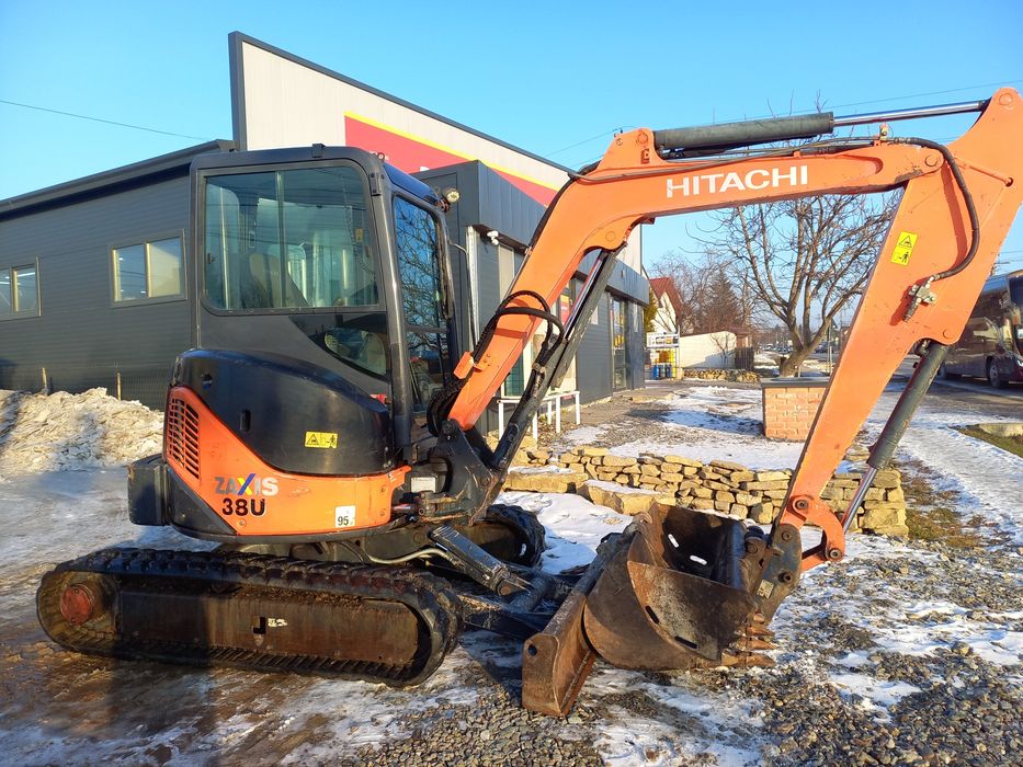 SC ADG vinde miniexcavator Hitachi 3.8 t kubota  2.8 t stare f bună