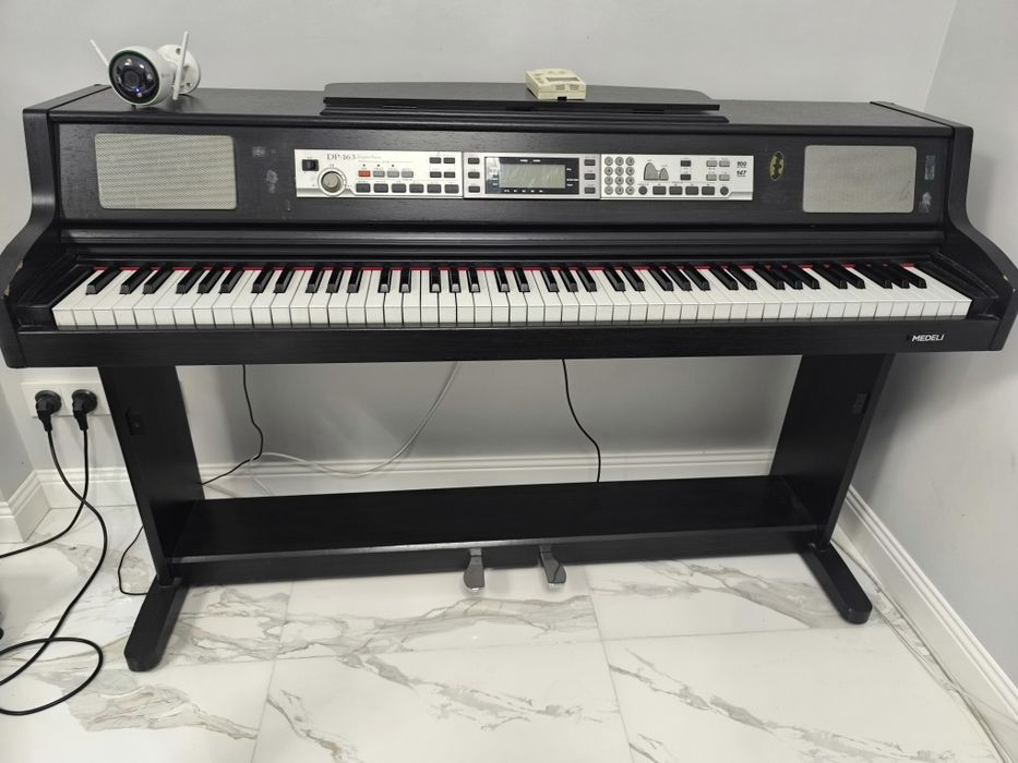 Продам цифровое пианино Medeli