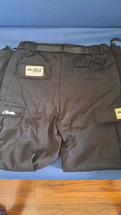 Карго панталони Corteiz черно/бели