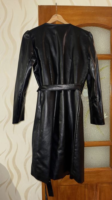 Продам кожаное платье миди