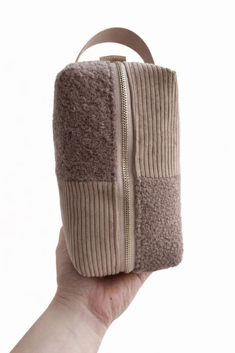 Стилен несесер бежов – мек, модерен дизайн