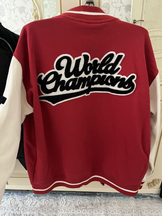 Бомбер красный почти новый