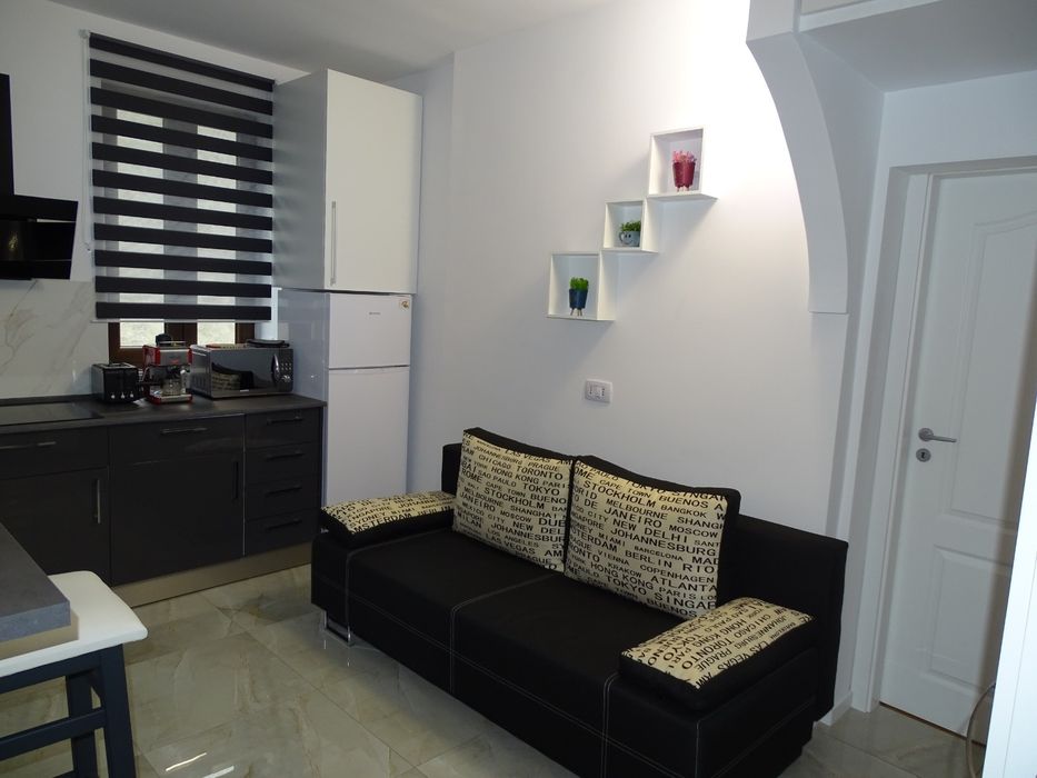 Închiriez ultracentral-apartament modern