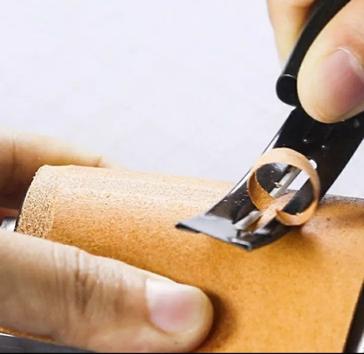 Instrument de subtiat pielea , nr 158