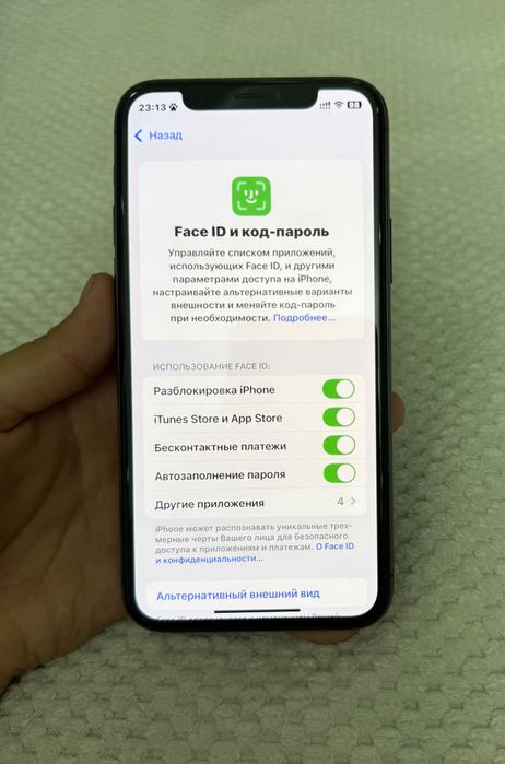 Телефон iPhone 11 Pro.