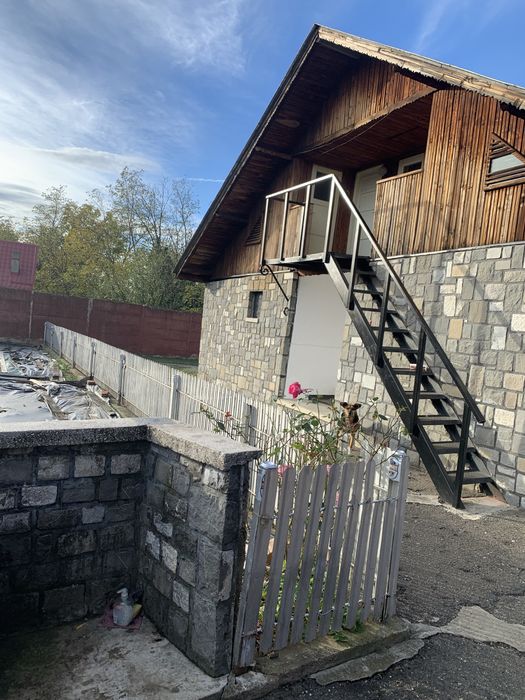 Vand casa cu teren