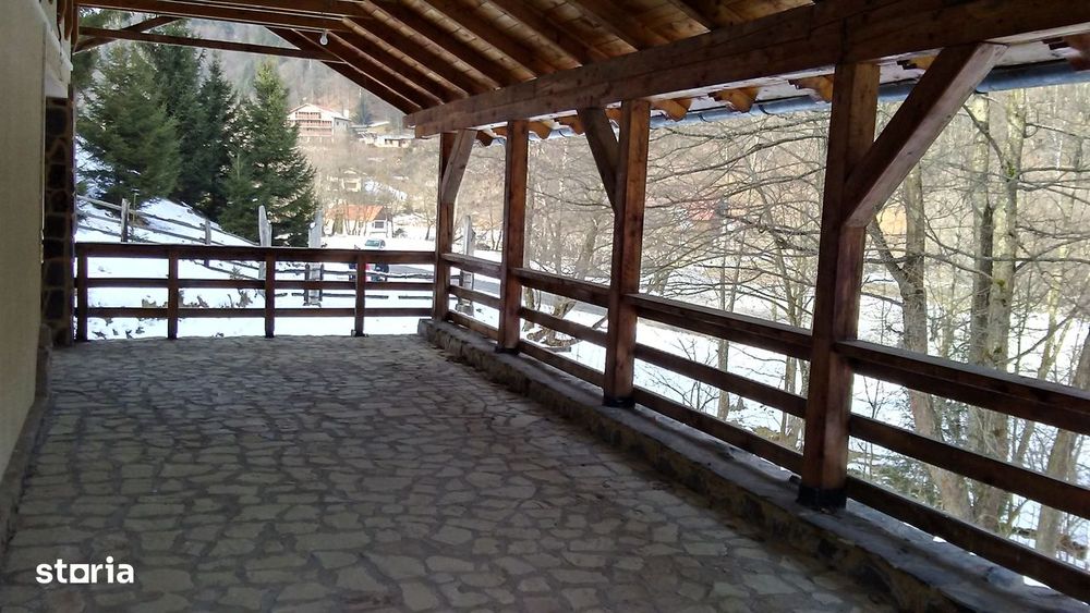 Vanzare Cabana in pitorerscul peisaj din Plaiul Foii, Zarnesti Brasov
