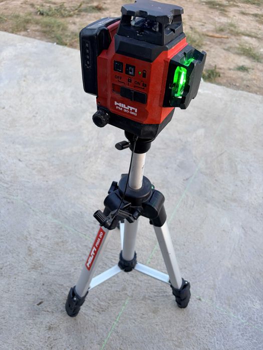 Nivela laser multiliniar Hilti PM 30-MG cu linii verzi