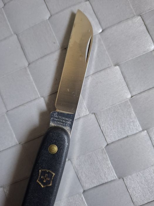 Швейцарска черна сгъваема ножка