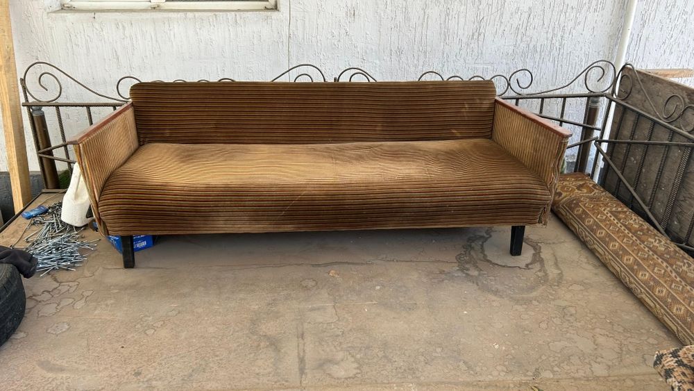 Продам диван размером 90/190