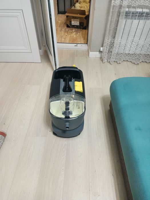 Продам моюши пылесос "KARCHER" puzzi 10/1