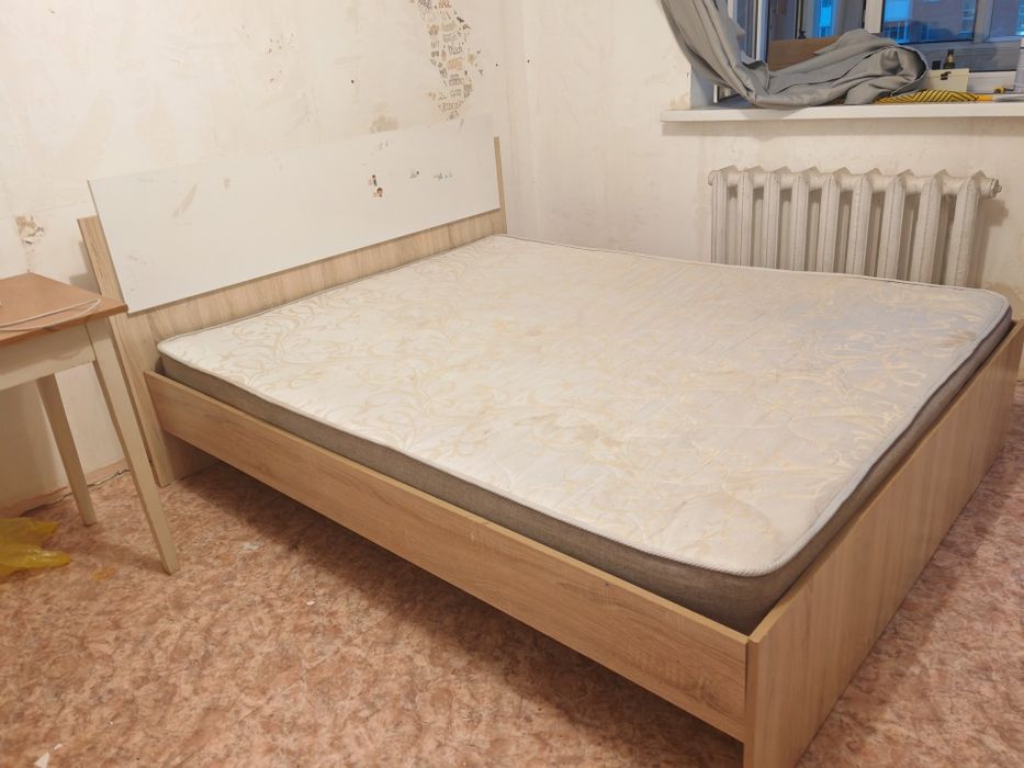 Двуспальная кровать