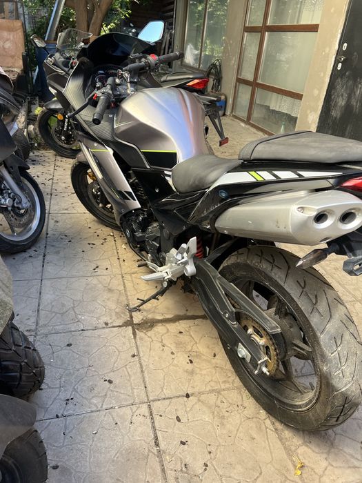 Мотоцикл Yamaha 400 кубовый