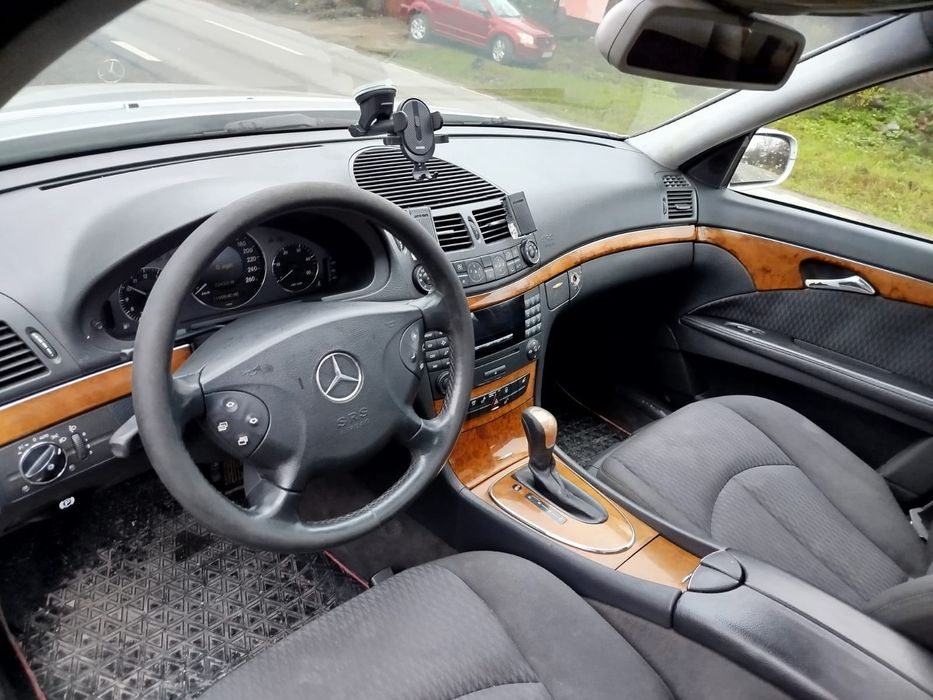 Vând Mercedes E220..diesel