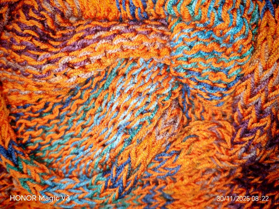 Ръчно изплетен пухкав зимен шал