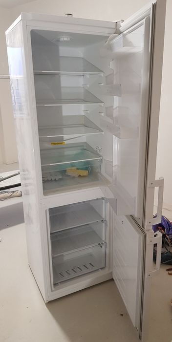 Combina frigorifică/frigider ARCTIC  AK54270+