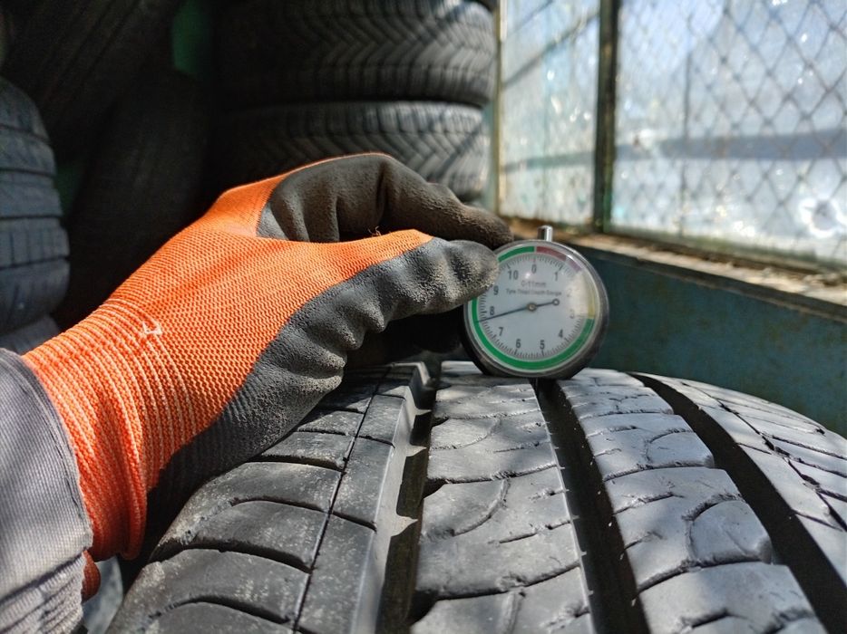 Гуми 215/65/16С 2бр. 21г Гудиер