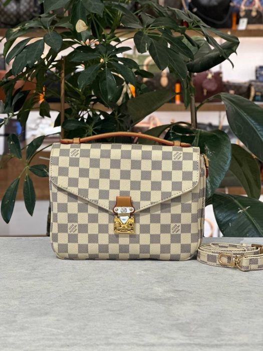 Geanta Louis Vuitton Noua !!! Dimensiuni 25/18 !!! Bucuresti