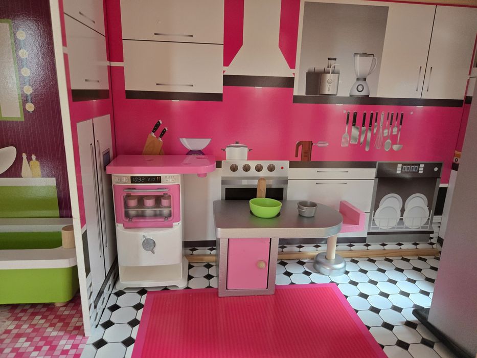 Голяма дървена къща за кукли и барбита