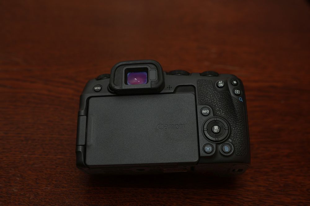 Canon EOS RP – Full Frame, Отлично състояние, Пълен комплект
Продав