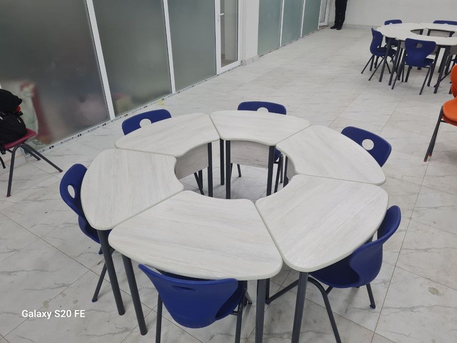 Парта ромашка, стулья Турецкие,Современные школьные парты и стулья.