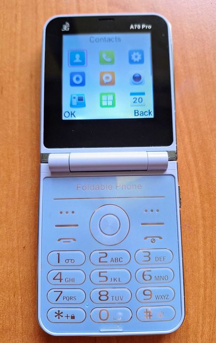 Сгъваем телефон само за 20 евро