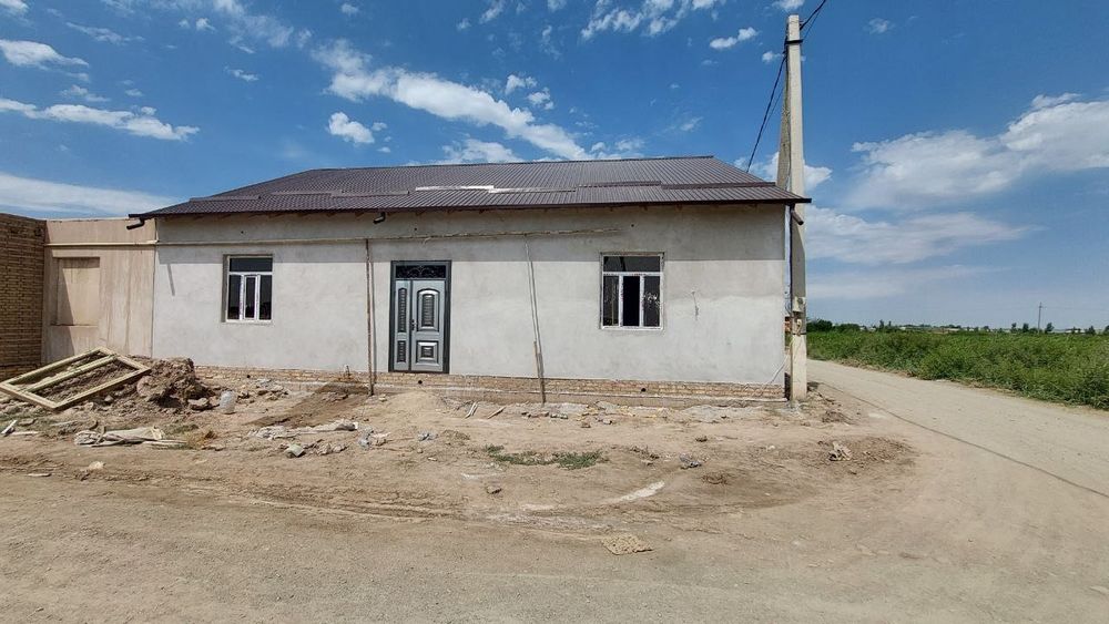 Xonqa jiyonda 4,5 so'tix yangi qurilgan hovli joy