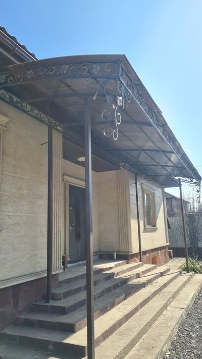 Навес на входную  группу