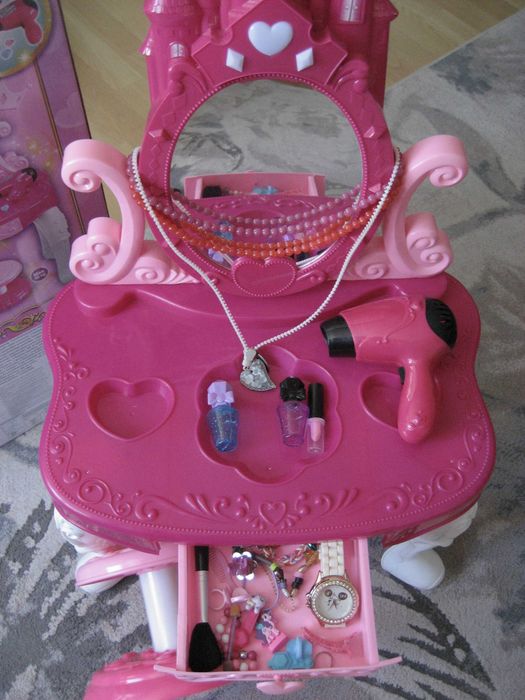 Детска тоалетка със столче