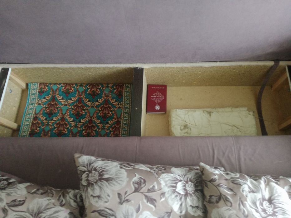 Диван среднеем состоянии