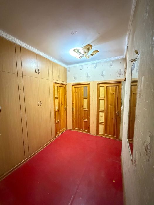 Срочно Продаеться 3-комнатная квартира городе Чирчике 9-микрарайоне