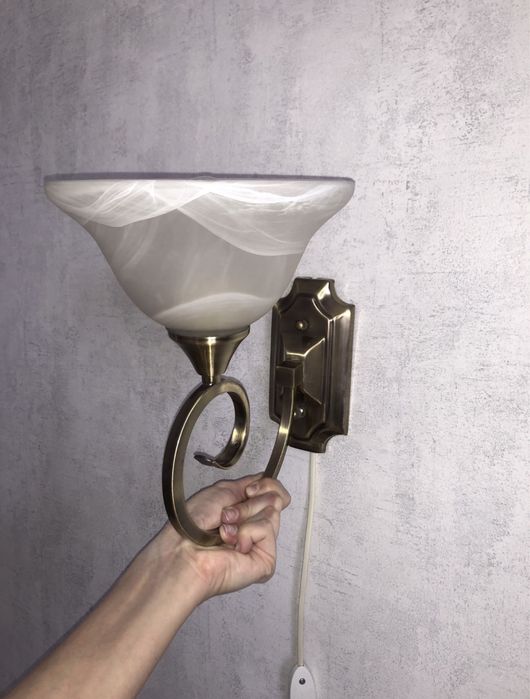 Продам настенный светильник