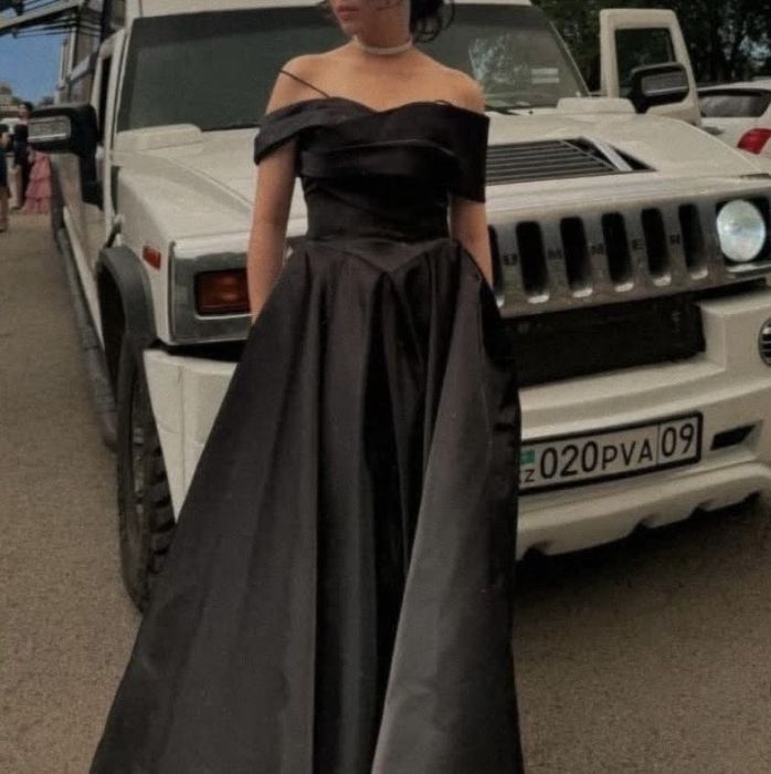 Срочно продам Атласное платье.