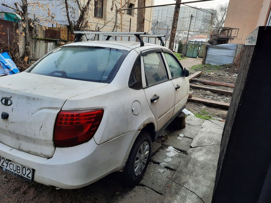Продам   автомобиль Лада Гранта  2013г. В аварийном состоянии.