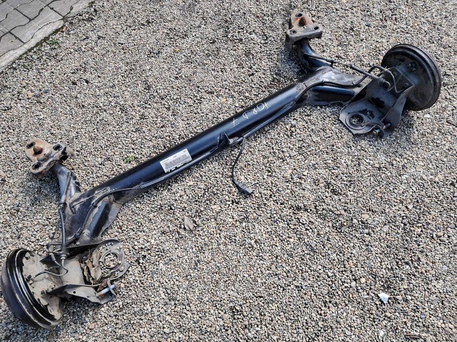 Ford Fusion, punte spate completa, pe tamburi.