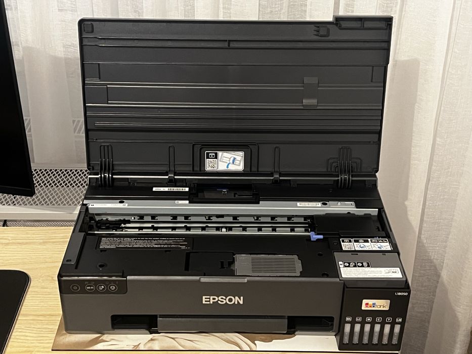 Imprimanta foto profesionala A3+ EPSON L8050 in garantie