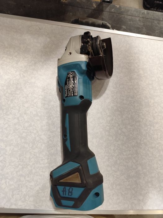 Безчетков акумулаторен ъглошлайф Макита Makita DGA511 като нов регулир