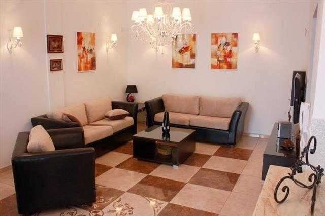 Дава се под наем Двустаен апартамент в Бургас, Център - 58 кв.м за 255 € - Снимка #1