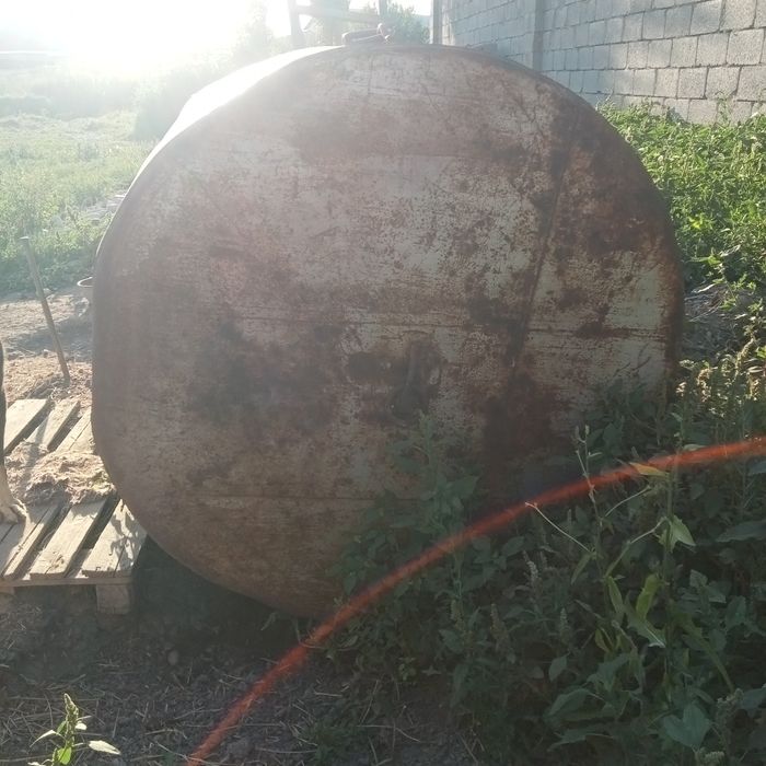 Продается ёмкость 4 тонны