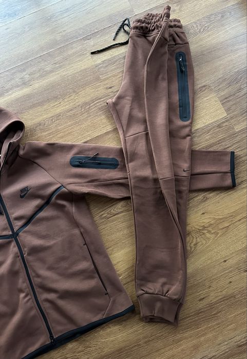 Мъжки,памучен,кафяв екип Nike,с активен заден джоб на долнището